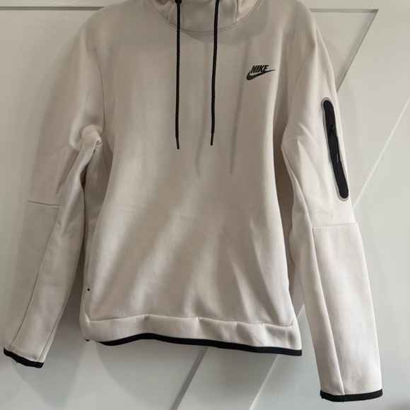 NIKE TECH FLEECE HOODIE - Picture 2 of 4